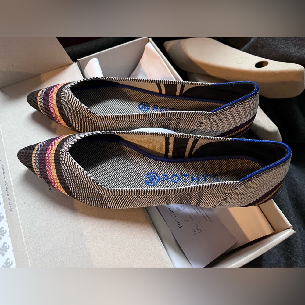 VIB inverse stripe Rothy’s points, Women size 9.5 US